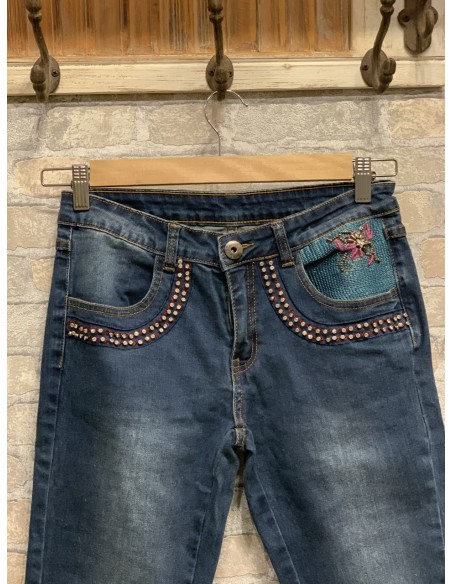 Pantalón vaquero detalle en bolsillo
