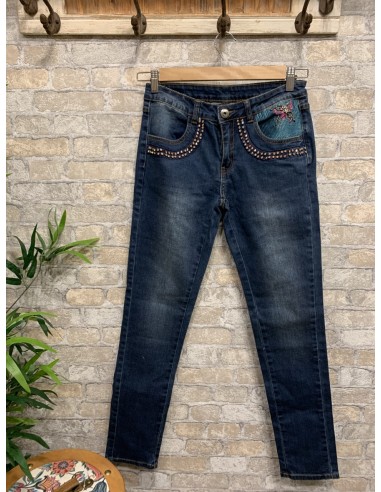 Pantalón vaquero detalle en bolsillo