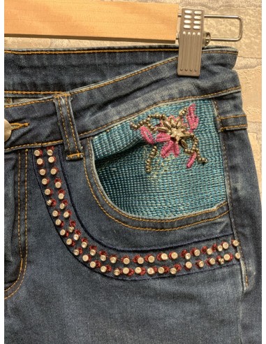Pantalón vaquero detalle en bolsillo