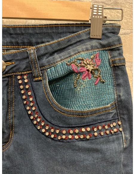 Pantalón vaquero detalle en bolsillo