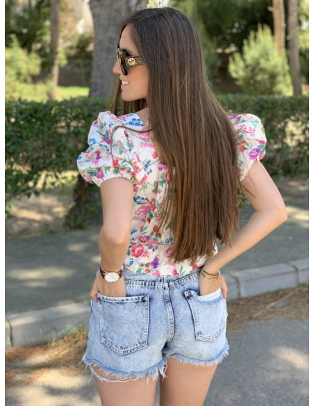 Pantalón corto rotos