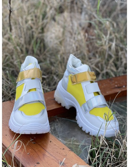 Zapatilla deportiva amarilla