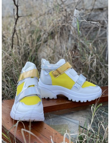 Zapatilla deportiva amarilla