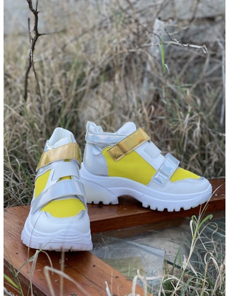 Zapatilla deportiva amarilla