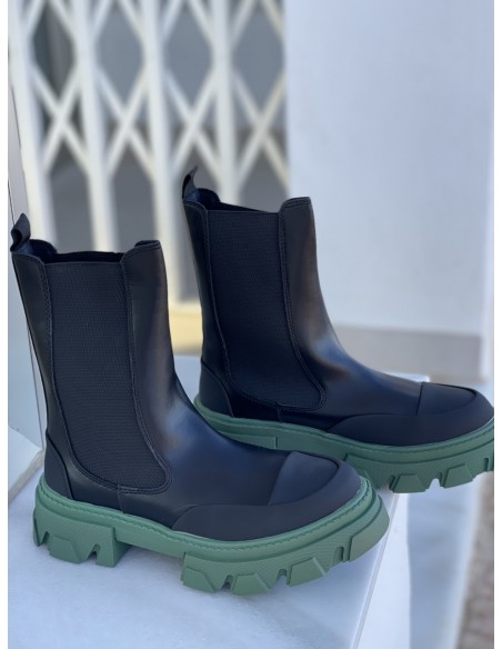 Bota suela verde