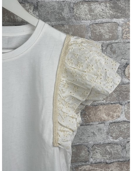 Camiseta manga con volante crudo