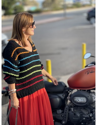 Suéter negro franjas colores lana
