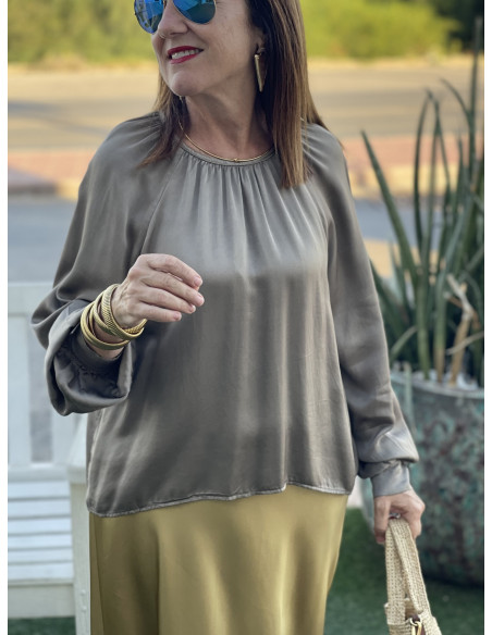 👚 Blusa Satén taupe