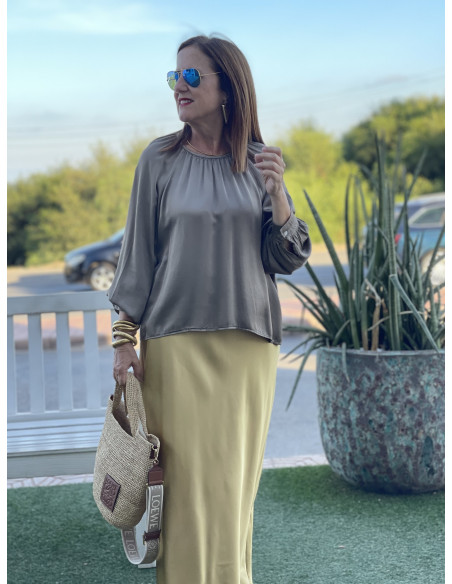 👚 Blusa Satén taupe