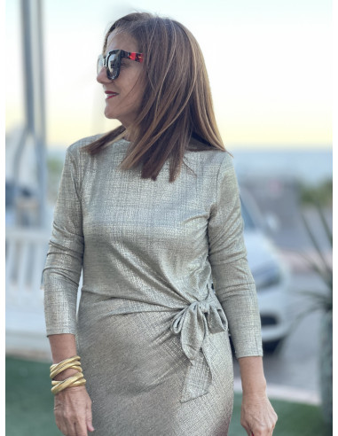✨ Vestido Metalizado en oro con Nudo Lateral