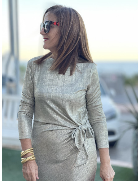 ✨ Vestido Metalizado en oro con Nudo Lateral