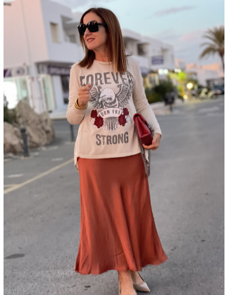 🦅 Camiseta cruda con Águila y Volante Trasero en Satén 🌟