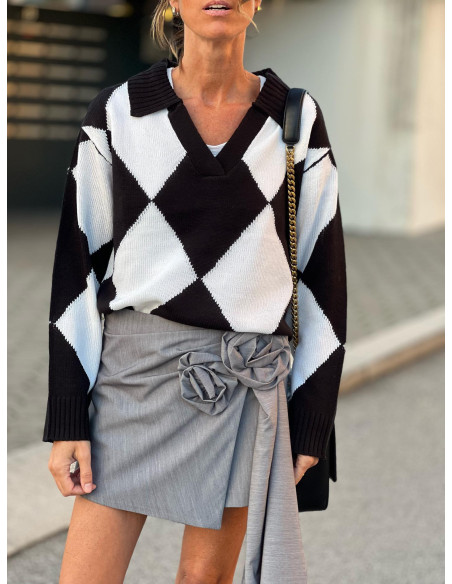 🌸 Falda Pantalón Gris con Detalles Florales 🌼