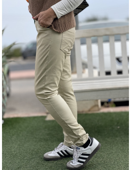 🌟 Pantalón Encerado en Crudo: Estilo y Comodidad 🌼
