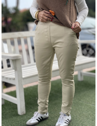 🌟 Pantalón Encerado en Crudo: Estilo y Comodidad 🌼
