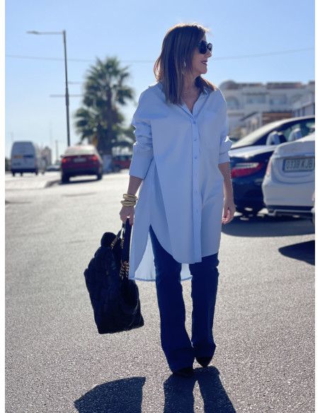 👗 Camisa Larga Asimétrica en Celeste - Versatilidad Infinita 🌟