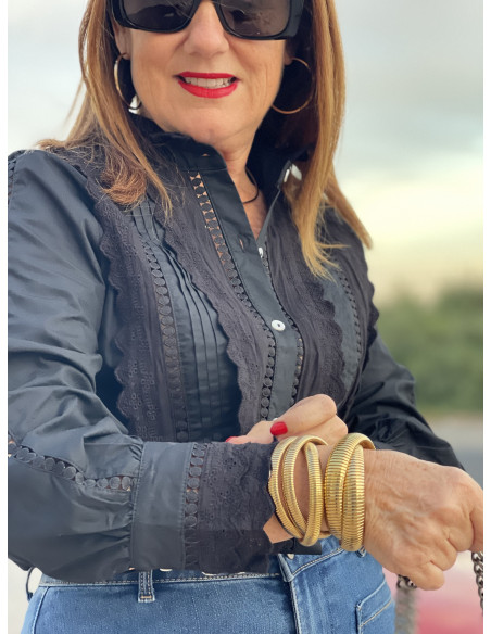 🖤 Camisa Negra con Detalles de Guipur y Microplisado - Elegancia y Estilo Único ✨