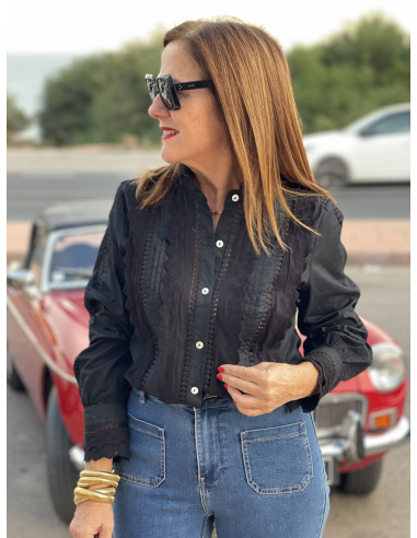 🖤 Camisa Negra con Detalles de Guipur y...