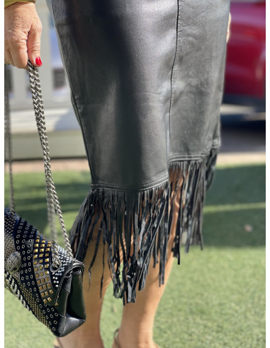 ✨ Falda efecto piel negra con Flecos