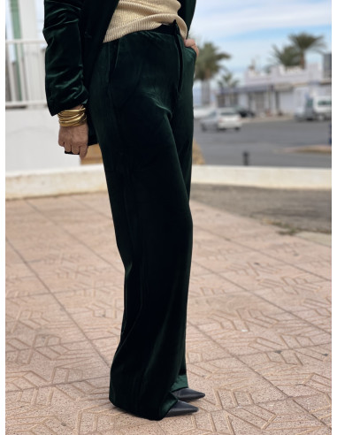 🌿 Pantalón Velvet Verde: Estilo y Comodidad 🌟