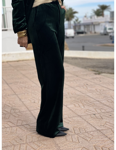 🌿 Pantalón Velvet Verde: Estilo y Comodidad 🌟