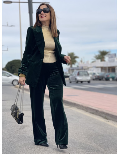 🌿 Pantalón Velvet Verde: Estilo y Comodidad 🌟