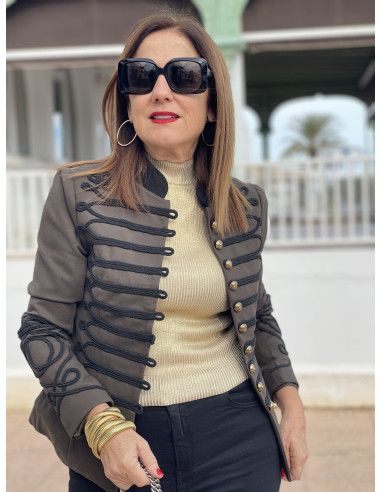 🌟 Chaqueta Militar con Detalles en Negro y...