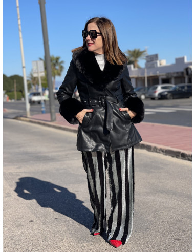 🖤 Elegante Abrigo de Piel  con Detalles...
