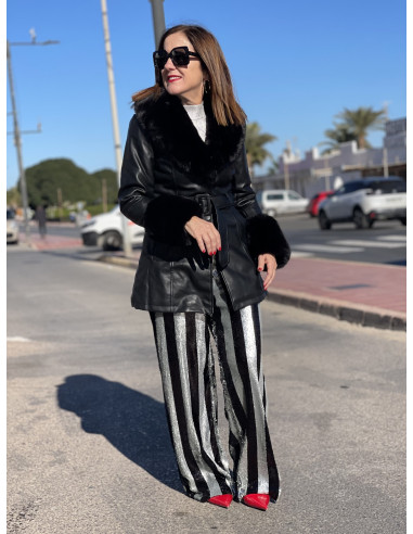 🖤 Elegante Abrigo de Piel  con Detalles...
