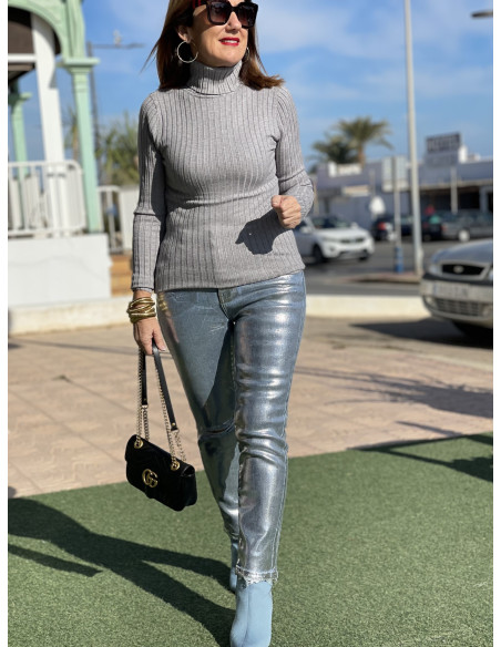 🪞 Suéter de Canalé en Gris: Comodidad y Estilo 🌫️