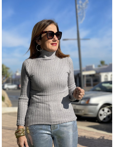 🪞 Suéter de Canalé en Gris: Comodidad y Estilo 🌫️