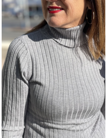 🪞 Suéter de Canalé en Gris: Comodidad y Estilo 🌫️