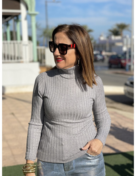 🪞 Suéter de Canalé en Gris: Comodidad y Estilo 🌫️