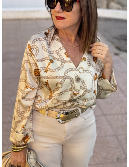 🌟Blusa Beis con Cadenas en Tonos Ocre: Elegancia y Versatilidad ✨