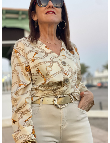 🌟Blusa Beis con Cadenas en Tonos Ocre: Elegancia y Versatilidad ✨