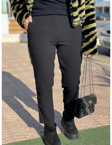 🌟 Pantalón Negro con Animal Print: Elegancia y...