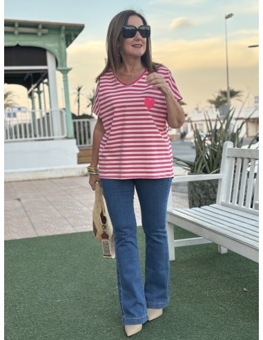 🌟 Camiseta Manga Corta a Franjas con Corazón:...