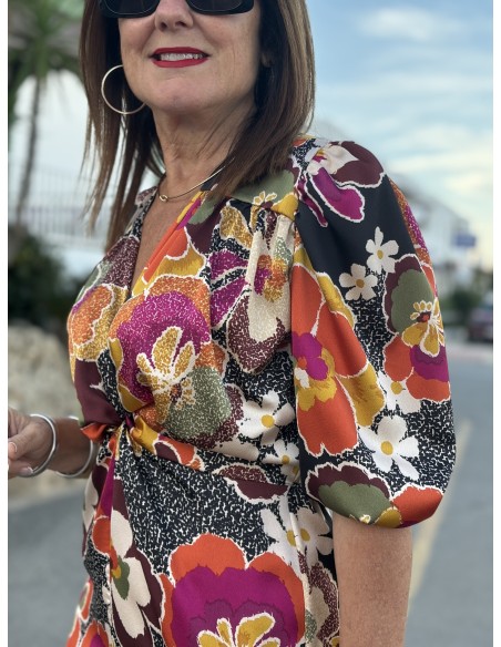 🌸 Vestido Midi con Escote de Pico: Elegancia Floral con Toque de Tendencia 🌿