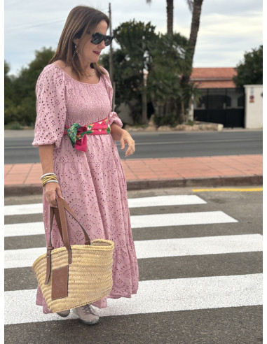 🌸 Vestido en Bordado Inglés Rosa: Elegancia y...