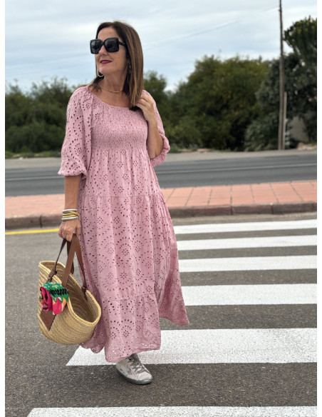 🌸 Vestido en Bordado Inglés Rosa: Elegancia y Comodidad