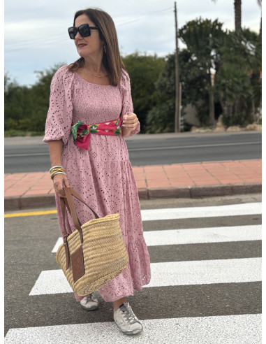 🌸 Vestido en Bordado Inglés Rosa: Elegancia y...