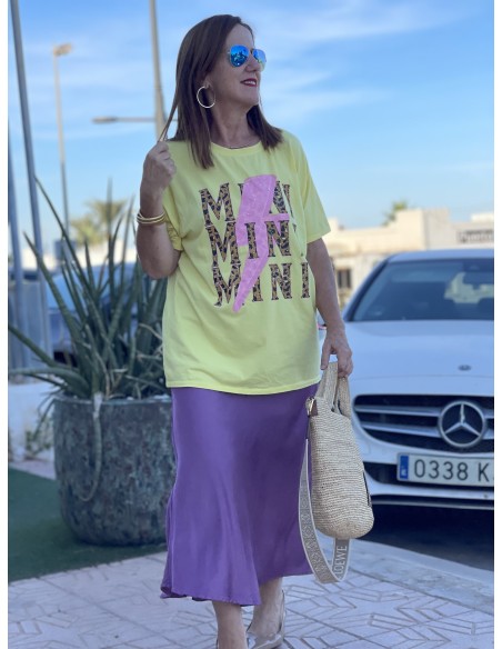 Camiseta Amarilla con Rayo y Letras Animal Print ⚡