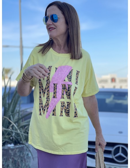 Camiseta Amarilla con Rayo y Letras Animal Print ⚡