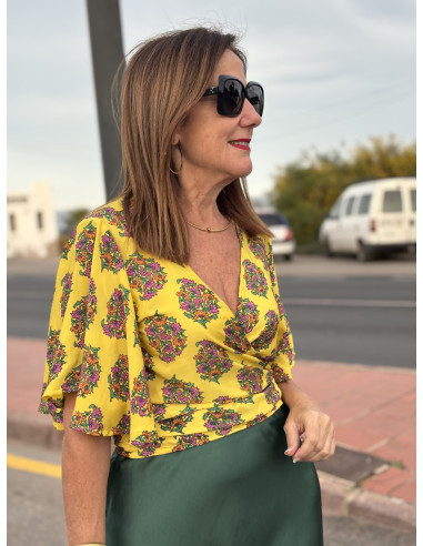 🌼 Blusa Sedosa: Elegancia y Frescura en...