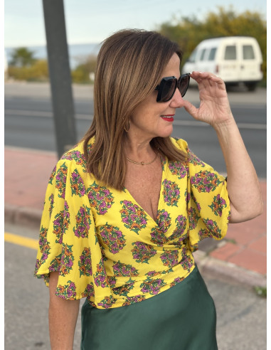 🌼 Blusa Sedosa: Elegancia y Frescura en...