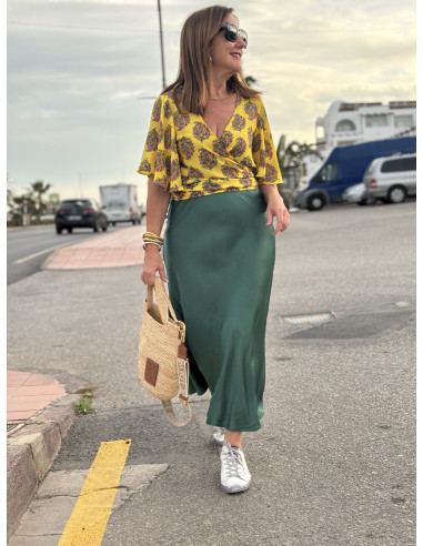 🌼 Blusa Sedosa: Elegancia y Frescura en...