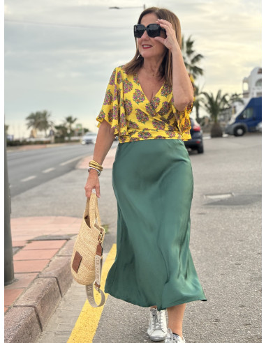 🌼 Blusa Sedosa: Elegancia y Frescura en...