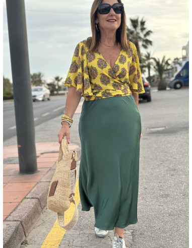 🌼 Blusa Sedosa: Elegancia y Frescura en...