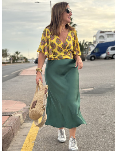 🌼 Blusa Sedosa: Elegancia y Frescura en...