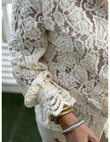 ✨ Camisa de Encaje: Elegancia en Crudo
